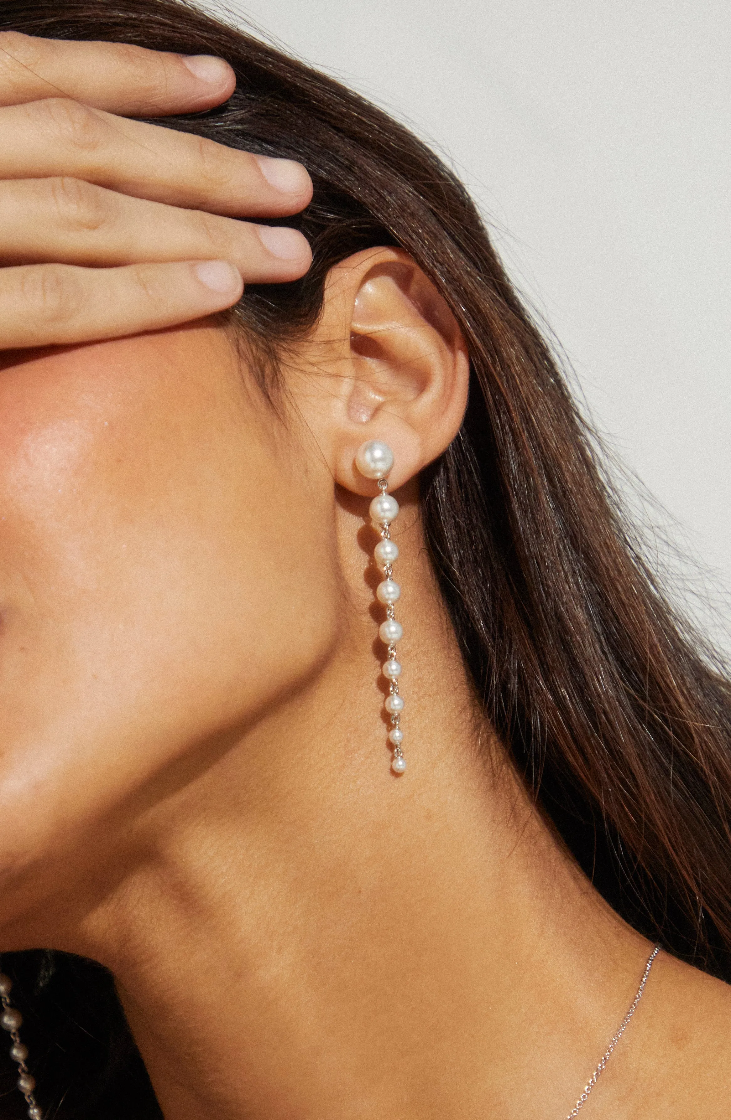 DOT DOT DOT  PEARL LINEAR EARRINGS