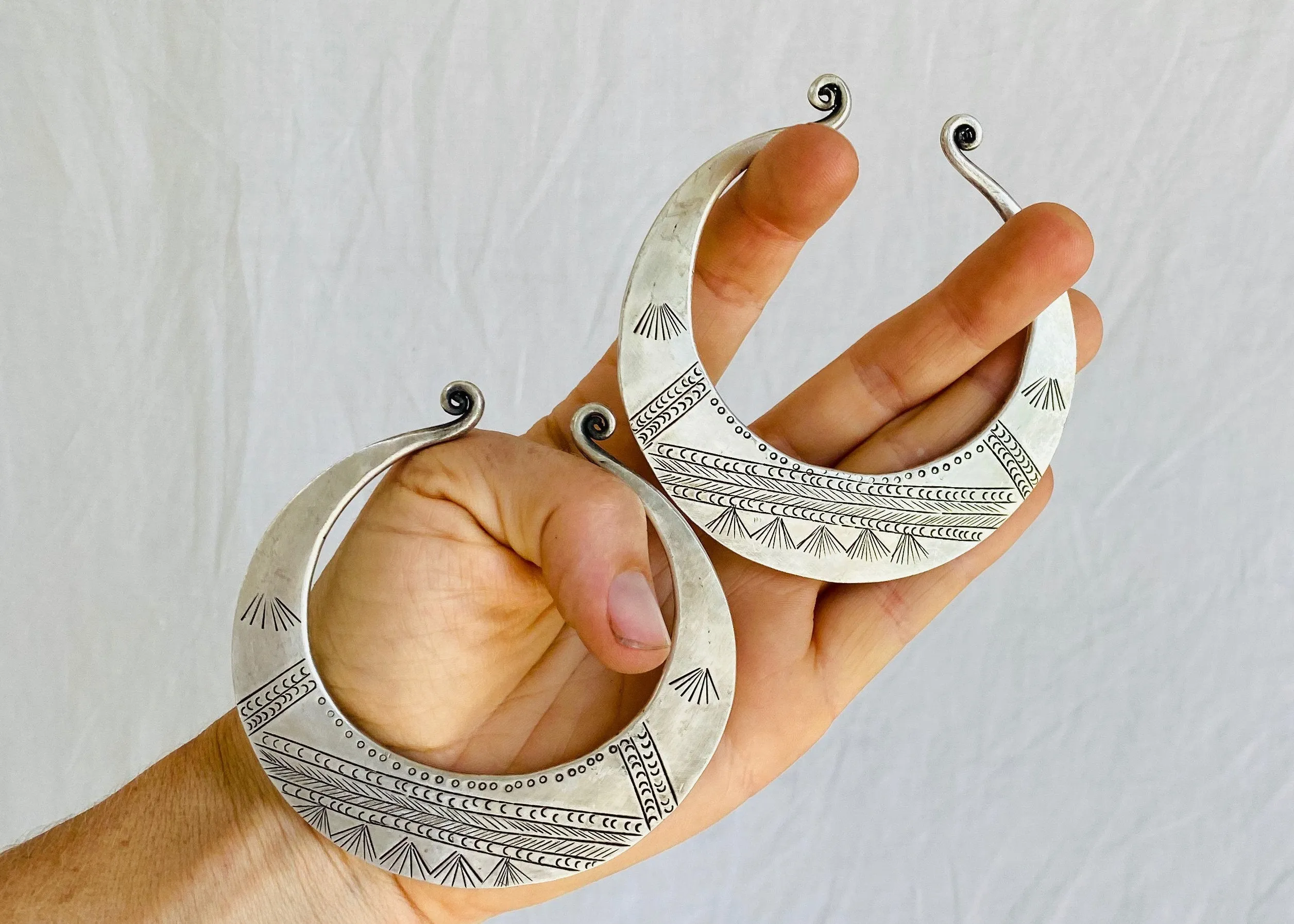 SINGLE Miao Hmong Bangle. China